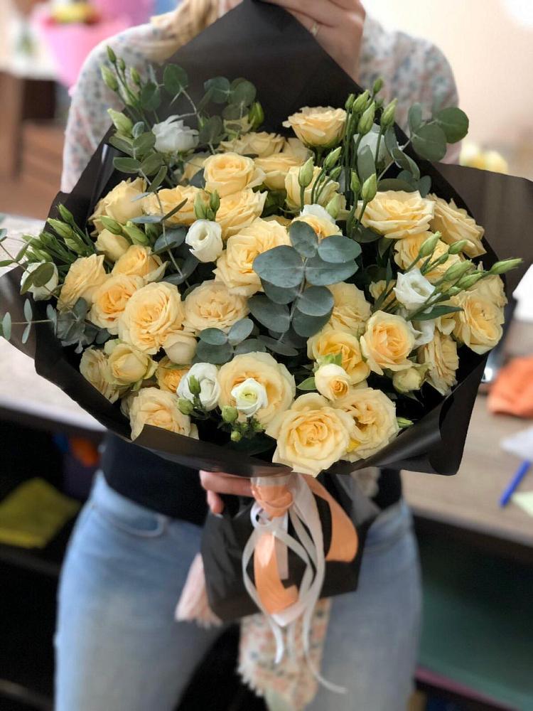 Букет цветов из: Розы и Лизиантусы в Крыму Ростовская область