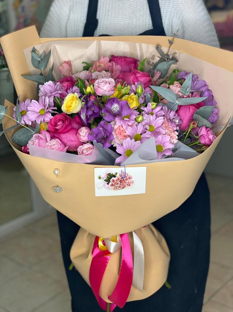 Букет цветов из: Хризантемы, Гвоздики и Альстромерии в Крыму Ростовская область