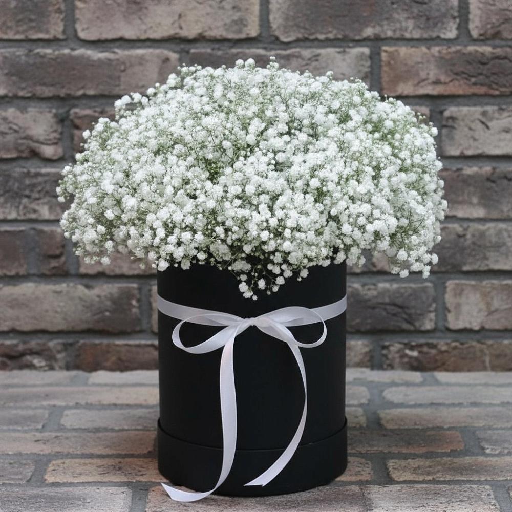 Цветочная композиция из Гипсофила в шляпной коробке в Крыму Ростовская область