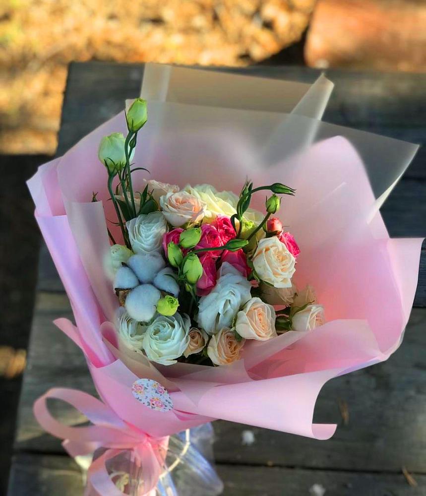 Букет цветов из: Розы и Лизиантусы в Крыму Ростовская область