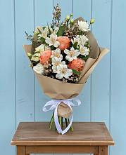 Букет цветов из:  Альстромерии, Лизиантусы, Розы и Хризантемы в Крыму Ростовская область