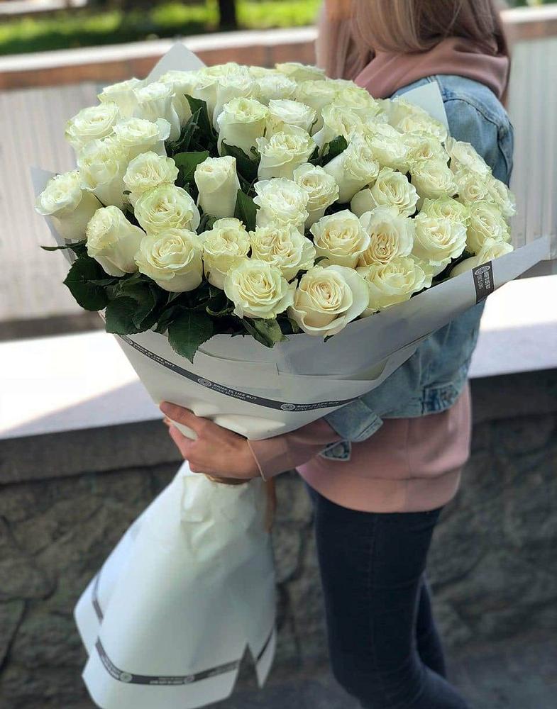 Букет 35 Белых роз в Крыму Ростовская область