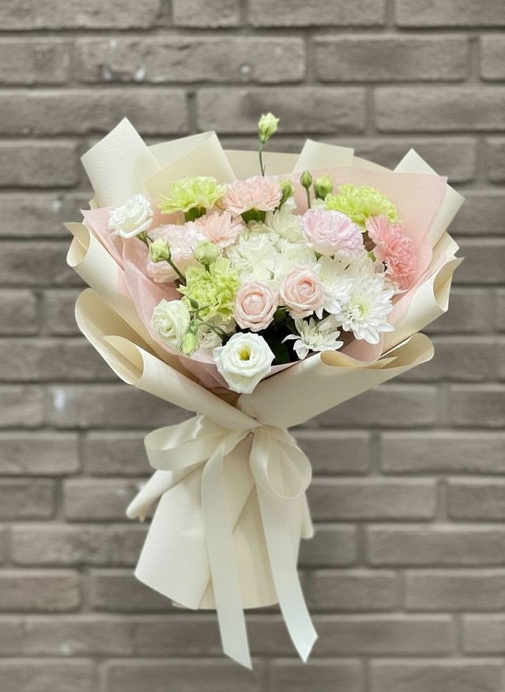 Букет цветов из: Гвоздики, Розы, Лизиантусы и Хризантемы в Крыму Ростовская область