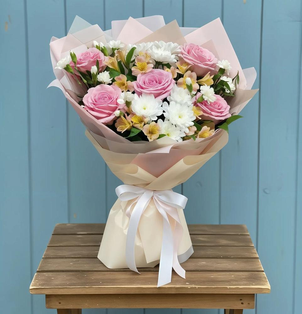 Букет цветов из: Гвоздики, Орхидеи и Розы в Крыму Ростовская область