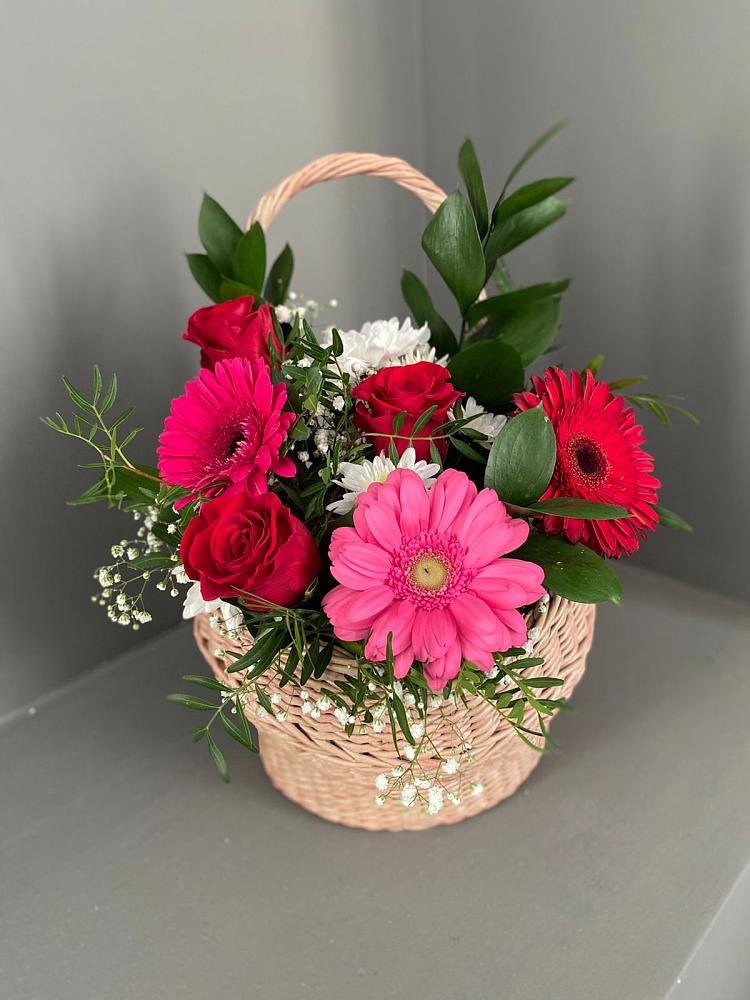 Цветочная композиция из Розы, Хризантемы и Герберы в корзине в Крыму Ростовская область