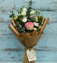 Букет цветов из:  Розы и Лизиантусы в Крыму Ростовская область
